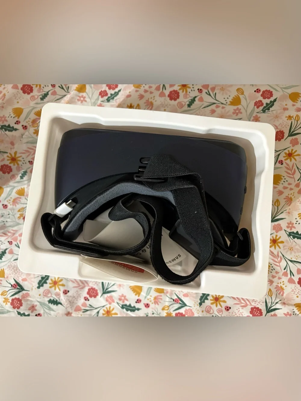 The Samsung Gear VR oculus headset 2015 no remote included